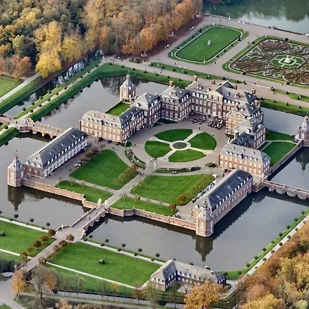 Отель Smart&Beautiful Deluxe